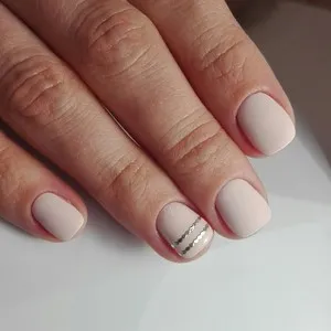 бежов маникюр