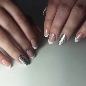 бежов маникюр