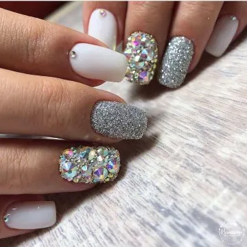 маникюр с блясъци
