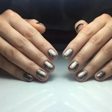 маникюр с блясъци