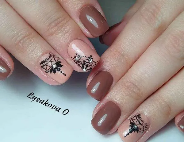 бежов маникюр