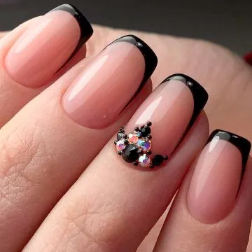 черен френски маникюр