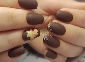 бежов маникюр
