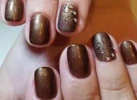 бежов маникюр