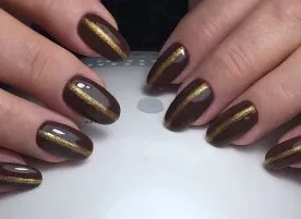 бежово кафяв маникюр
