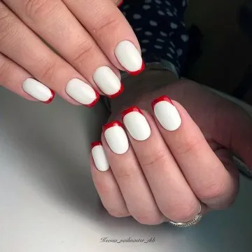 червени нокти френски