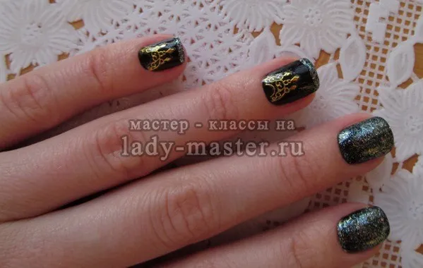 красив маникюр под черна рокля