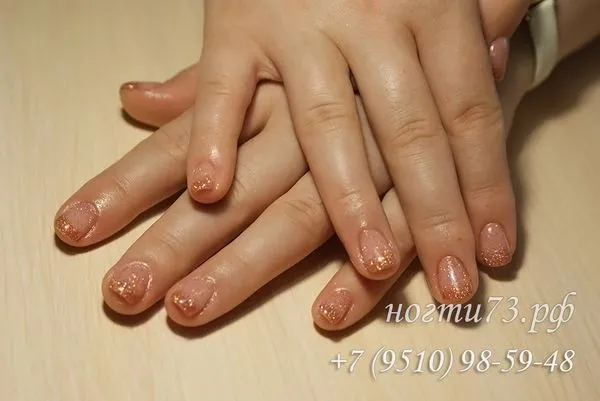 бежов маникюр