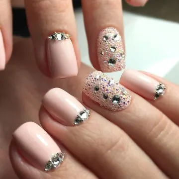 маникюр с кристали снимка 2019-2020