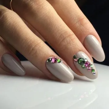 маникюр с кристали