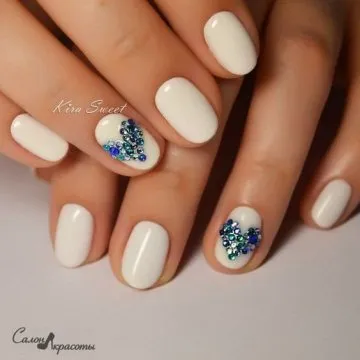 маникюр с кристали снимка 2019-2020