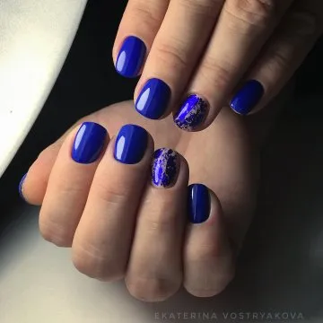 дизайн на ноктите с фолио