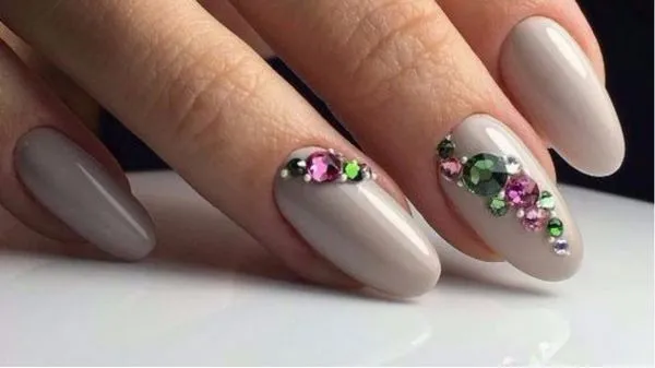 маникюр с кристали