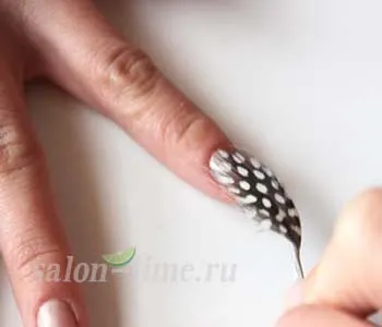 бежов маникюр