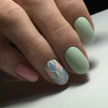 кръгъл маникюр