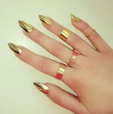 бежов маникюр