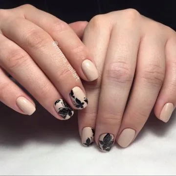 бежов маникюр