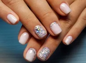 пастелен маникюр