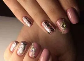 бежов маникюр