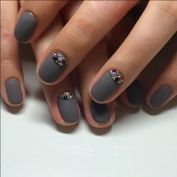 сив маникюр с розово