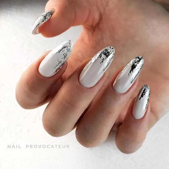 бежов маникюр