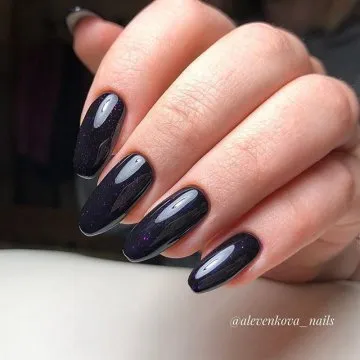 тъмни нокти