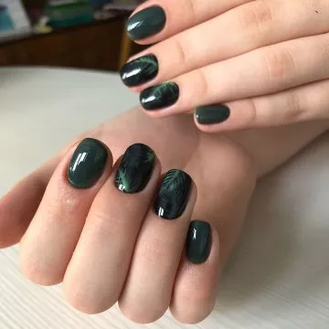 маникюр в тъмни цветове