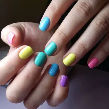 ярък маникюр 2019
