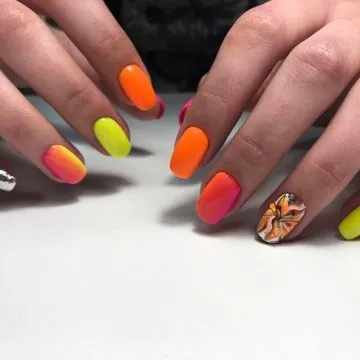 ярък маникюр 2019