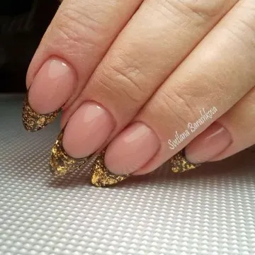 маникюр със злато