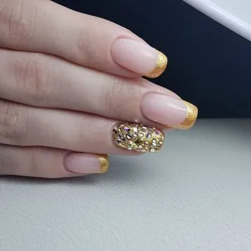 златен маникюр