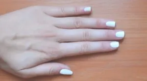 маникюр с бели нокти
