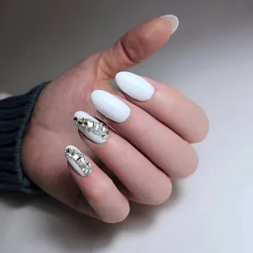 бял маникюр 2019