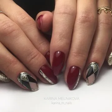 Марсала цветен маникюр снимка 2019