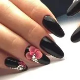 бял маникюр с кристали