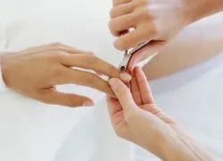 нарязан маникюр