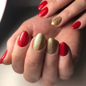 маникюр с блясъци