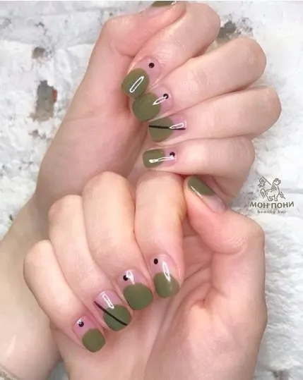 бял маникюр
