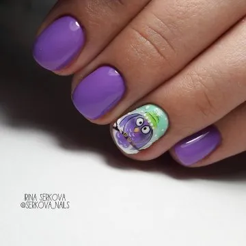 лилав маникюр