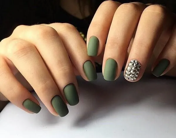 златен маникюр