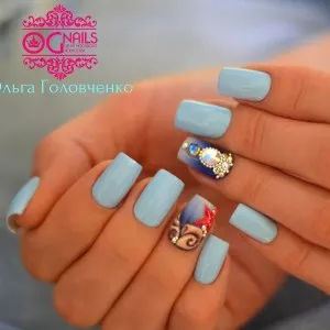 бял маникюр