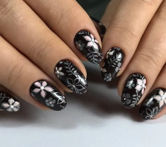 блестящ маникюр