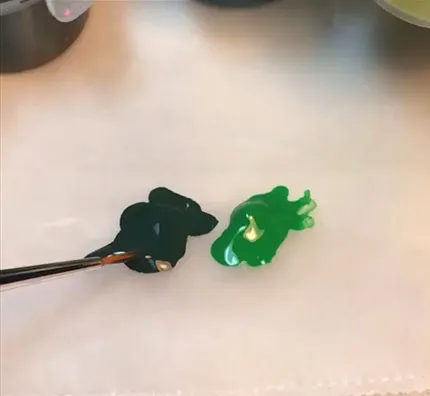 бял маникюр