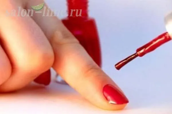бял маникюр