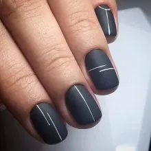бял маникюр