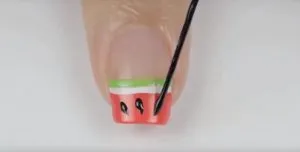 диня маникюр