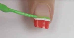 диня маникюр