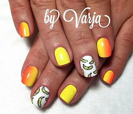 жълт маникюр