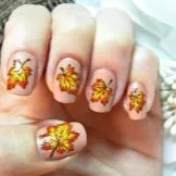 жълт маникюр