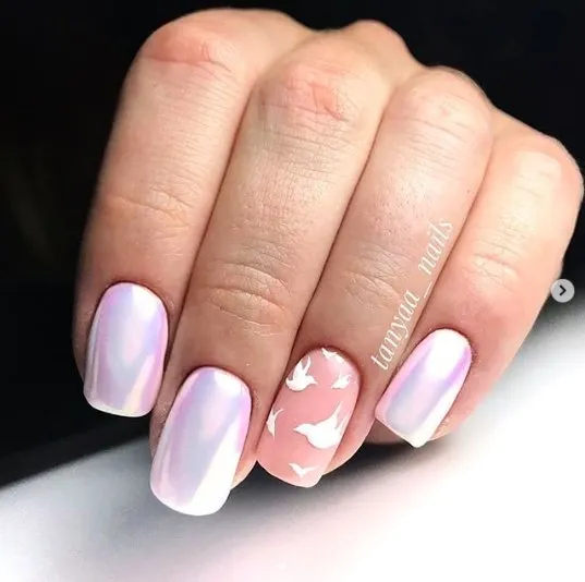 бял маникюр